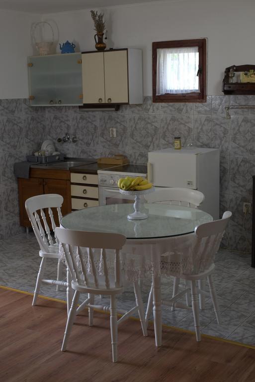 Apartment Honey And Milk Vrdnik Dış mekan fotoğraf