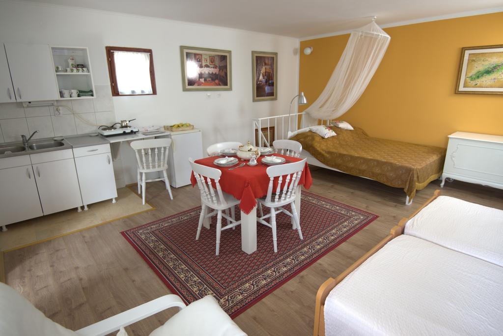 Apartment Honey And Milk Vrdnik Dış mekan fotoğraf
